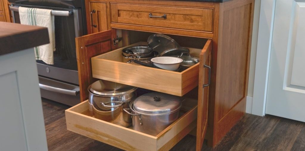 Making Smart Use of Kitchen Cabinet Pull-Out Storage
